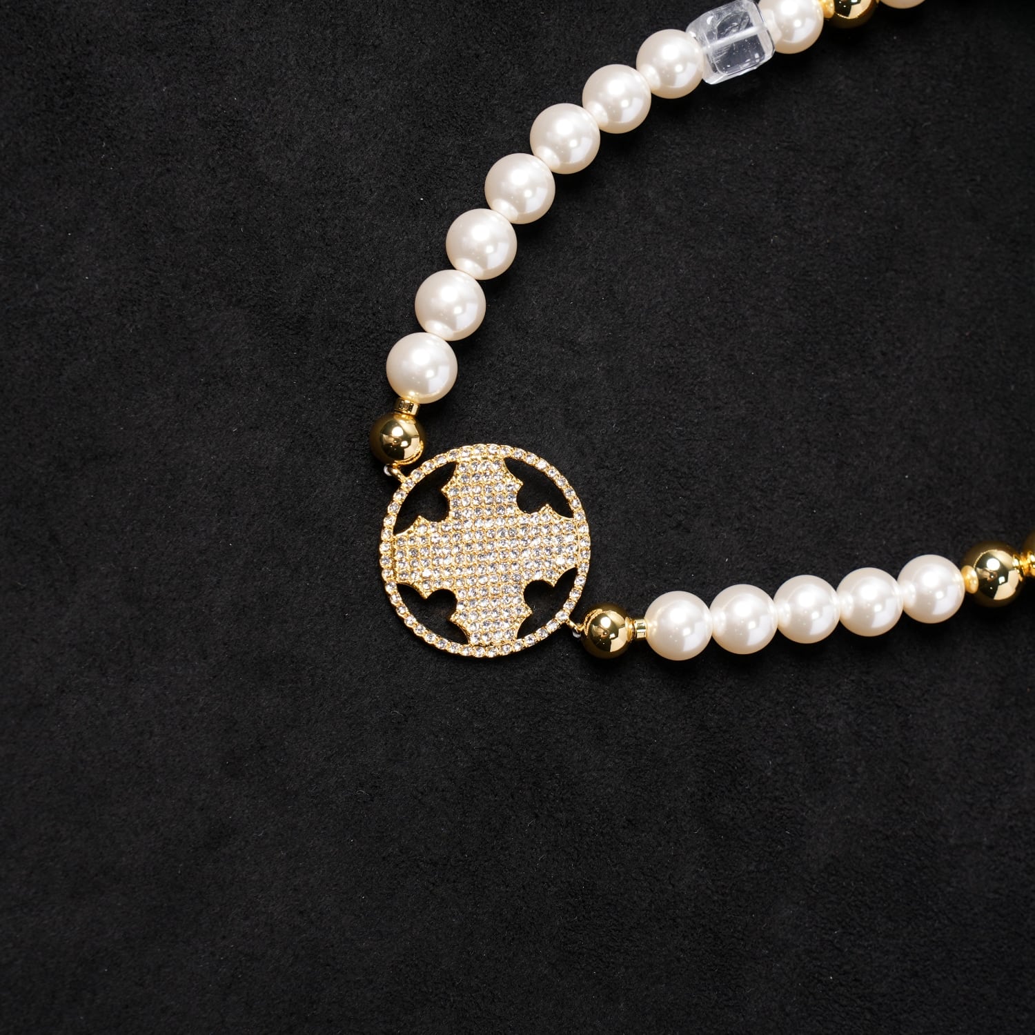 Nuwastone Gilded Halo Pearl Necklace